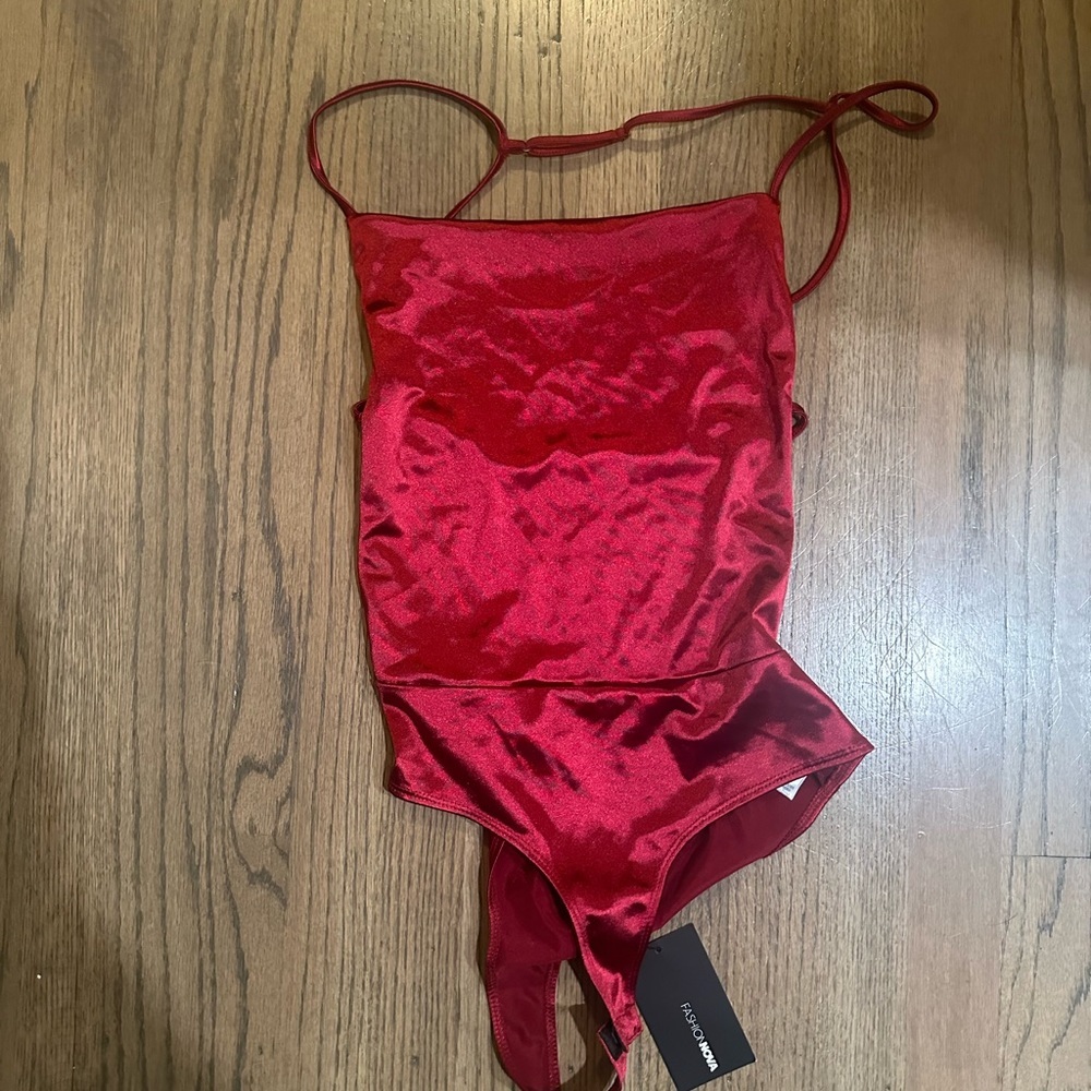 NWT Fashion Nova Red Satin Bodysuit-Size Large